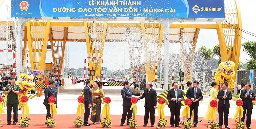 Sun Group cắt băng khánh thành tuyến đường thông xe cao tốc Vân Đồn - Móng Cái